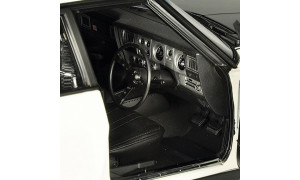Detailed diecast model of Holden HX Monaro GTS in 1:18 scale – 18794