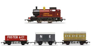 Hornby Steam Engine Train Pack R30035