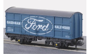 PECO NRP57A N Gauge Pallet Van 'Dagenham–Halewood Ford B787044' with metal wheels, crisp livery, and block train detailing