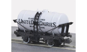 Peco NR-P167 United Dairies milk tank wagon N Gauge model with pinpoint axles, ELC couplings, and vintage private owner branding