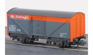 Peco NR-11R Open Wagon BR Railfreight red/grey N Gauge model with 15ft wheelbase, pinpoint axles, and ELC couplings