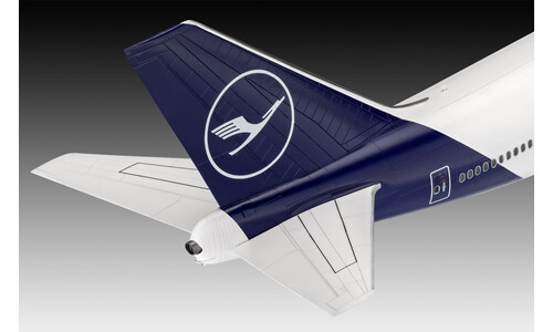 Revell Boeing 747-8 Lufthansa New Livery