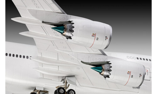 Revell 03891Boeing 747-8 Lufthansa New Livery