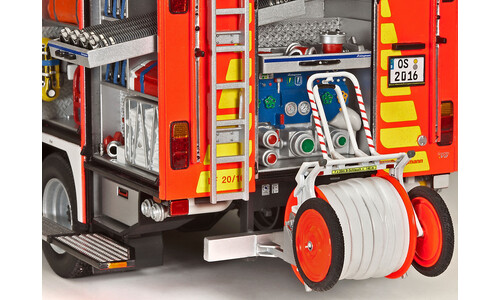 Revell 07404 1/24 Schlingmann LF 20/16 Fire Fighting Truck Detailed Model Kit