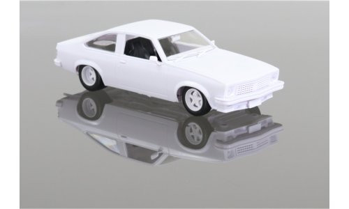 DDA816K Holden LX SS Torana Slammed 1/24 scale model kit with opening bonnet, 308 V8 engine detail, sealed body shell