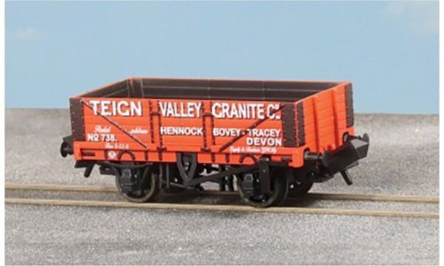 PECO NR5005P 5 Plank Wagon in N Gauge. Teign Valley Granite livery, red body, metal wheels, crisp lettering & all-new tooling for layout authenticity.