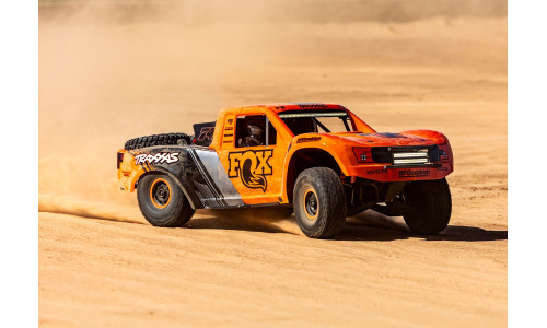 Traxxas Fox UDR – RC truck with solid rear axle, high-voltage lighting, and trophy truck realism