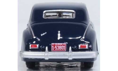 1942 Packard Clipper Touring Sedan Packard Blue Oxford Diecast 87PC42001 Scale Collectible