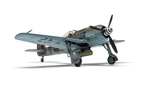 Airfix Focke-Wulf Fw190A-8/F-8 A02066A Front-Right