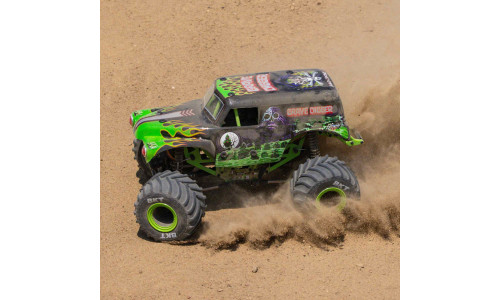 Grave Digger RC – compact solid axle truck with freestyle-ready suspension and realistic tires