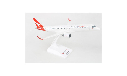 Skymarks SKR1129 1/100 QANTAS E190 Collectible Model